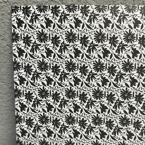 3165 - Black and White Wildflowers