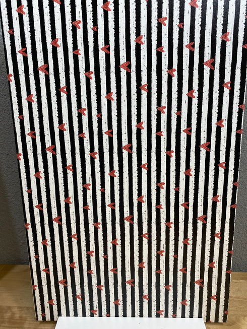 0404 - Classic Black and White with Red Hearts