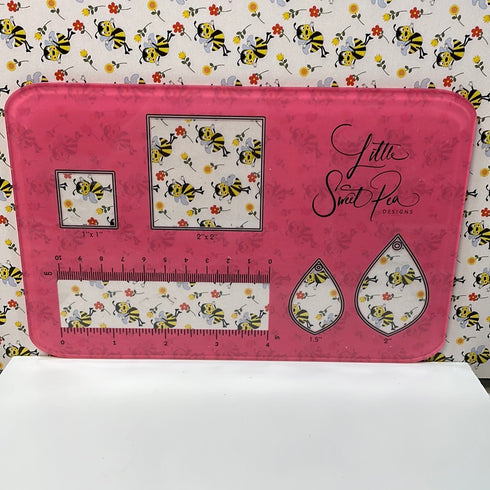 0673 - Love Bug Bee with Flowers